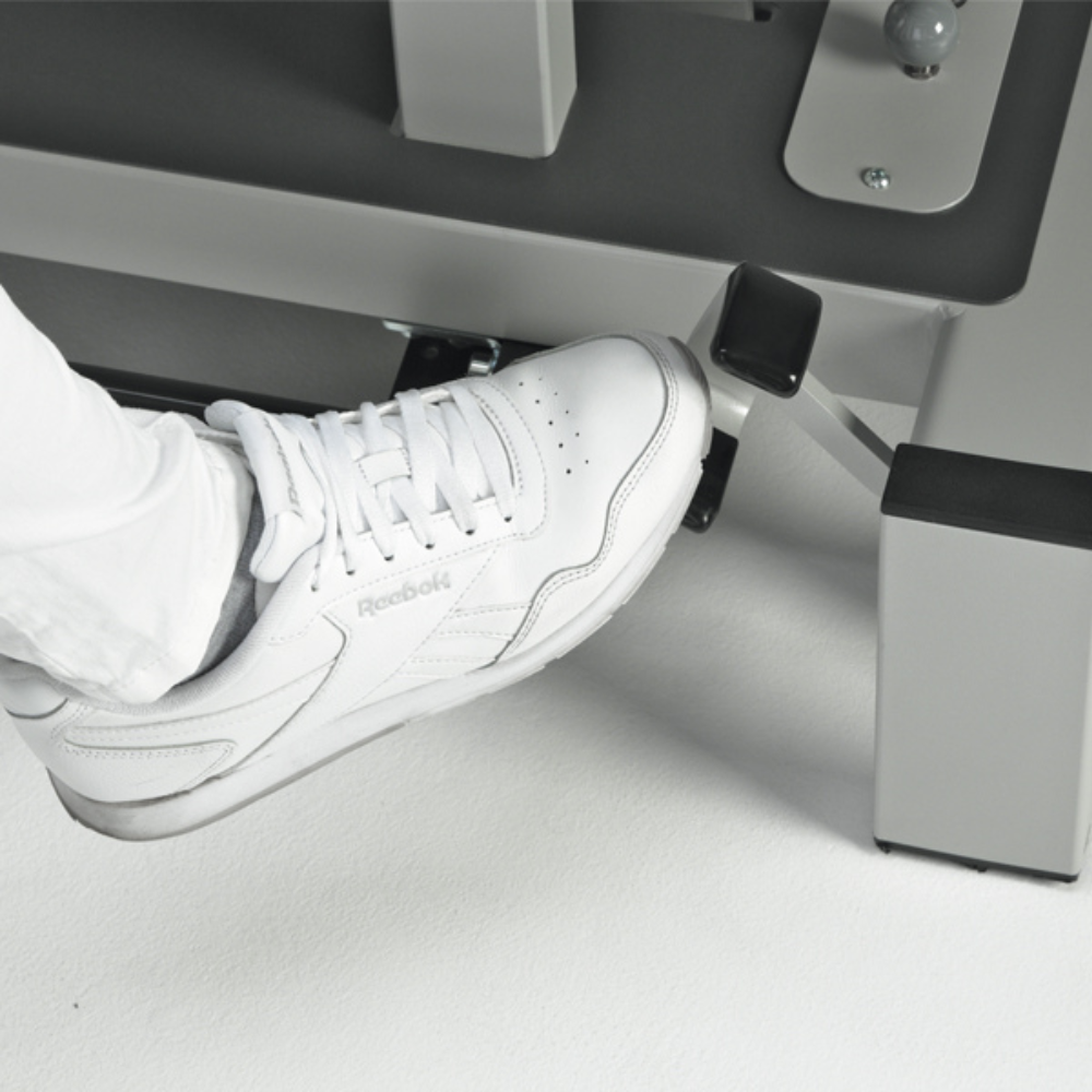 Therapieliege STAN 3 – Behandlungsliege elektrisch mit Handschalter/Fussschalter